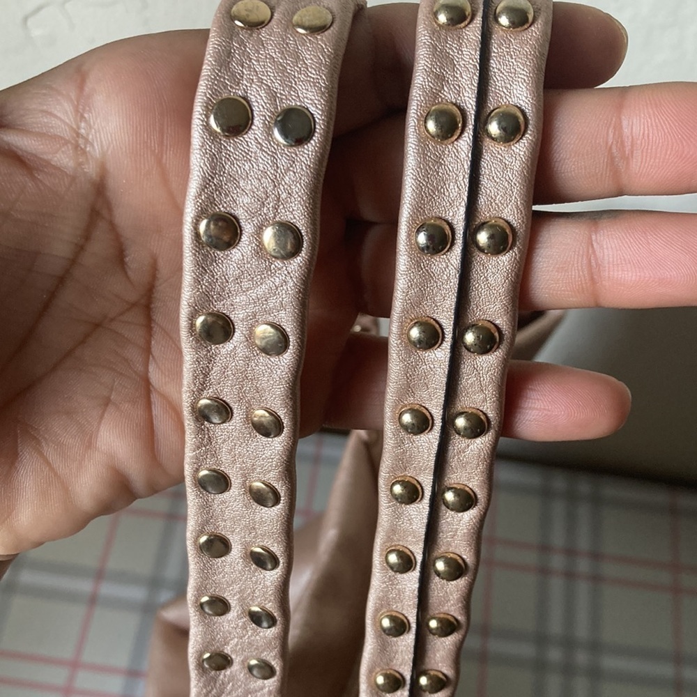 ROSE GOLD ROUND STUD SATCHEL - Picture 4 of 7